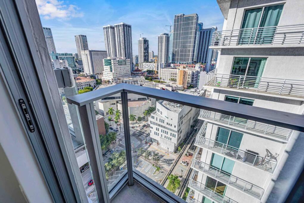 Апартаменты Breathtaking 1Br In The Heart Майами Экстерьер фото